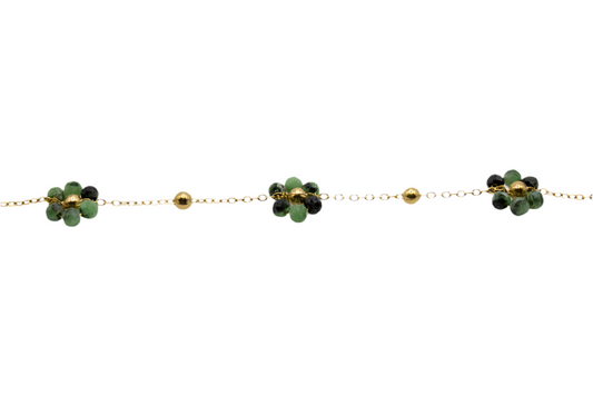 Pulsera de flores con piedras